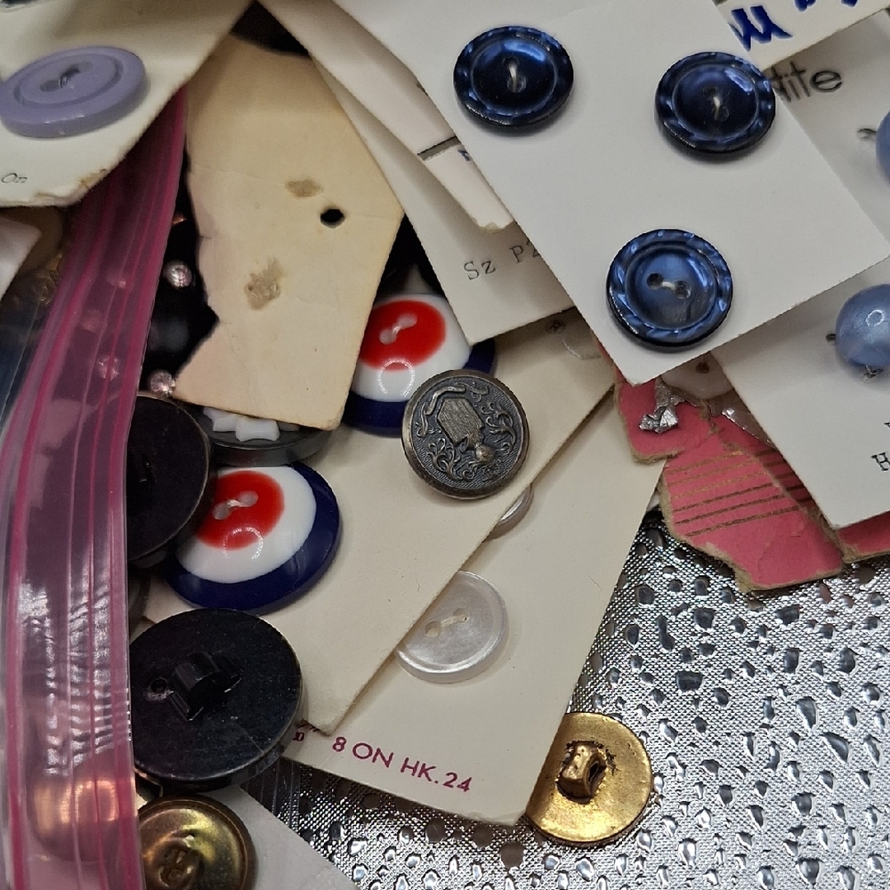 Vintage Button Set - Picture 4 of 11